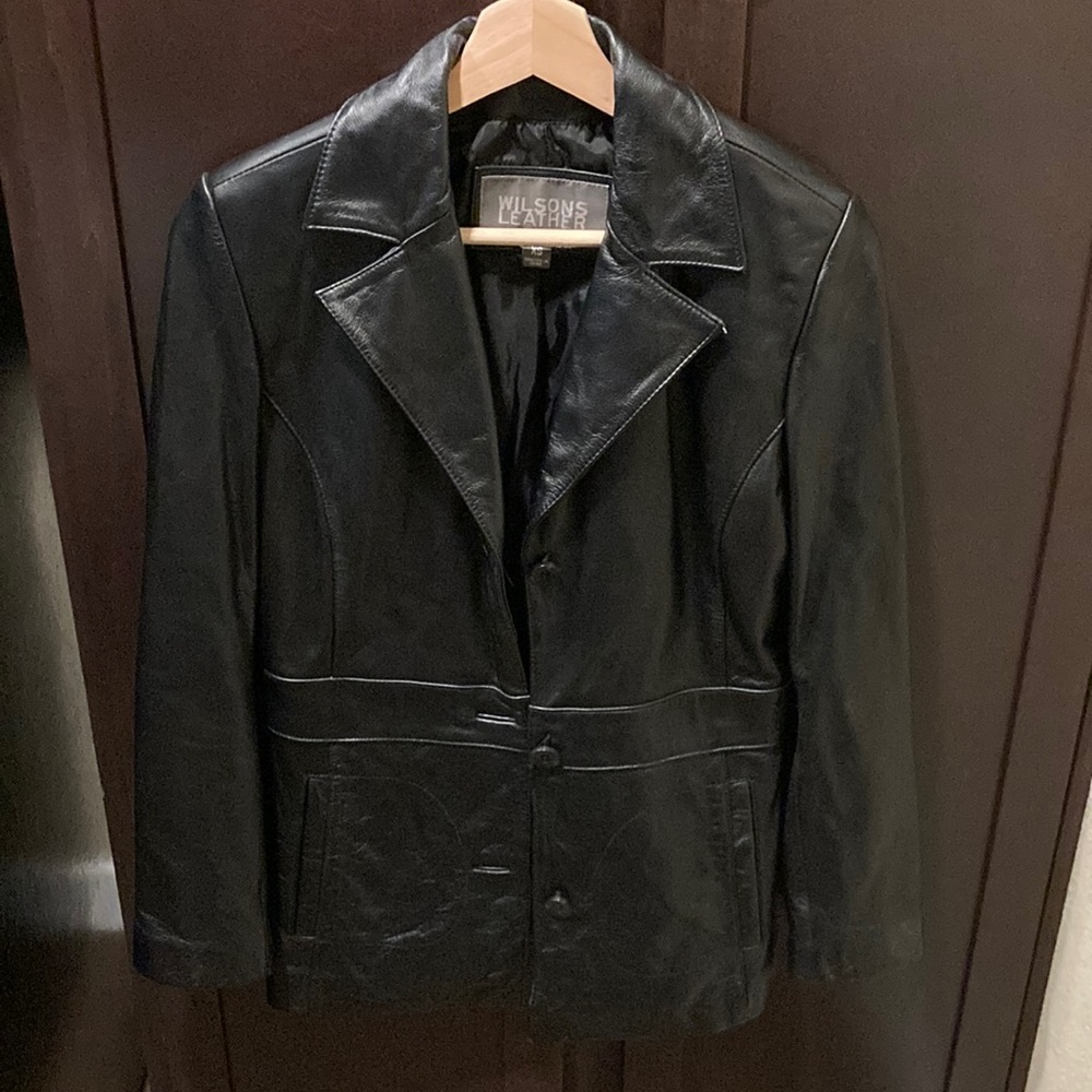 Women’s Black 💯 Leather Jacket by Wilsons Leather size XS.